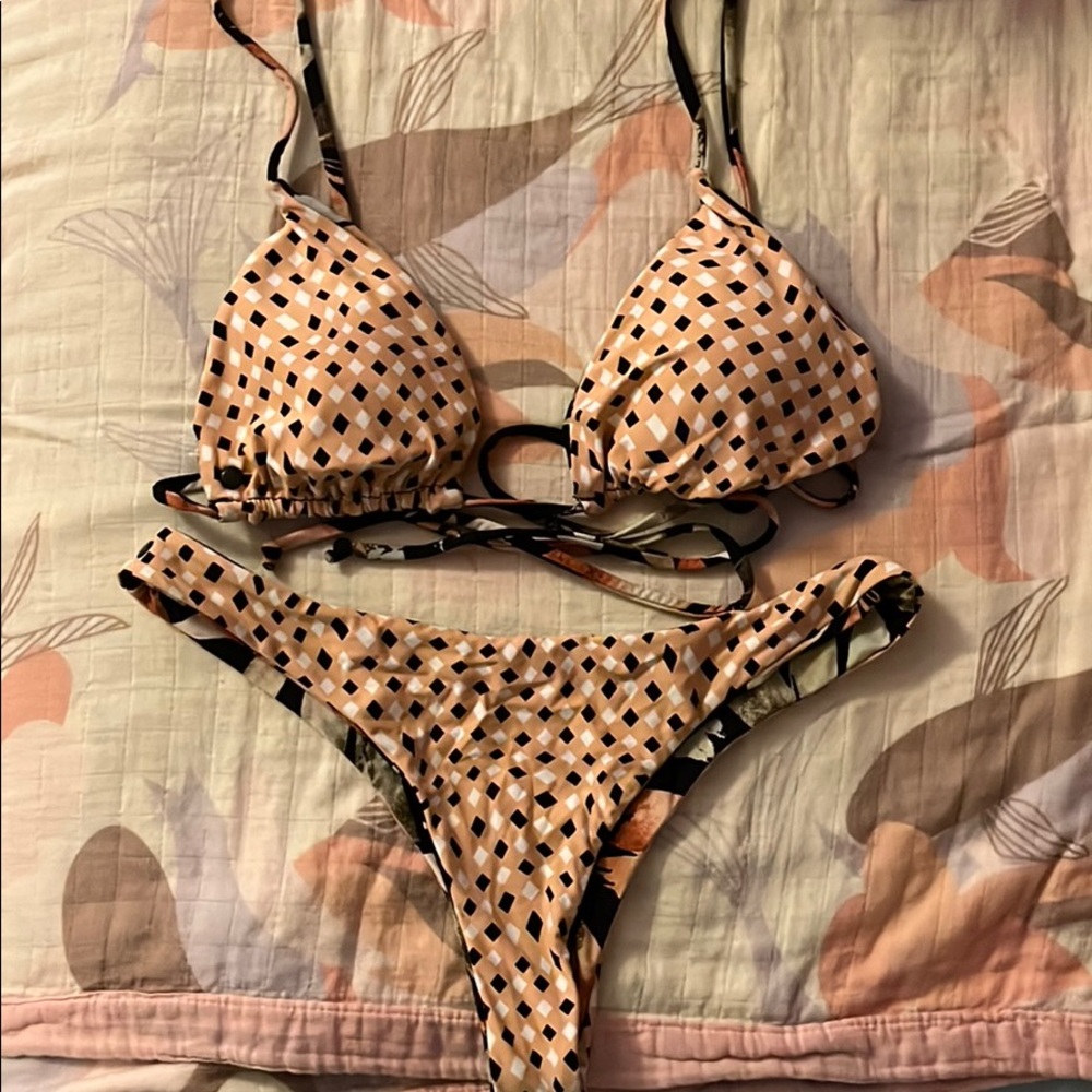 Volcom - Bikini Set - Picture 2 of 2
